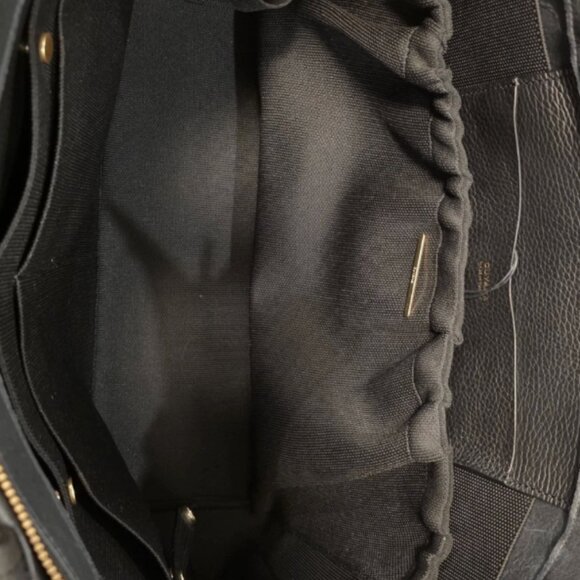 Cuyana Classic Zipper Black Tote Bag with Crossbody Strap with Insert - Picture 4 of 6